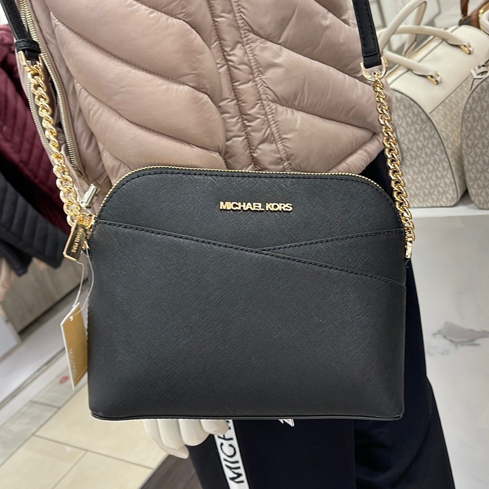 MICHAEL KORS
Jet Set Travel Medium Dome Crossbody Bag
Black